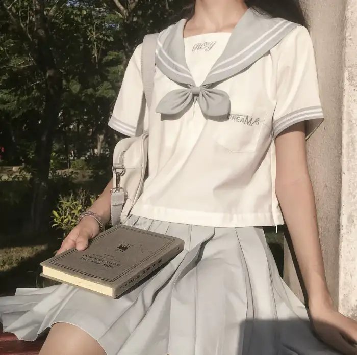 明姑娘海报